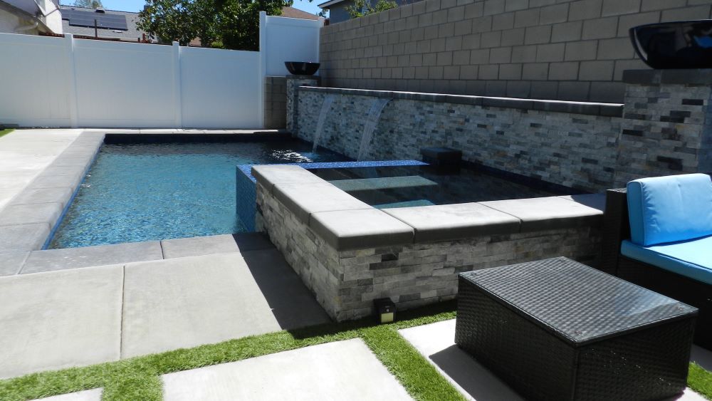 Building a Stunning Swimming Pool on a Slope - Infinite Pools